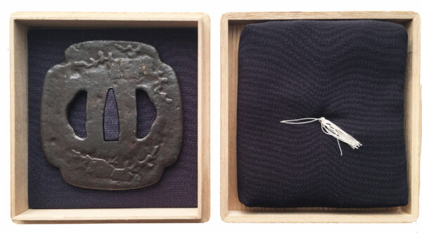 Tsuba Jingo Nagegiri box 2