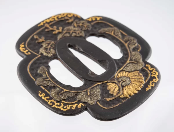 Tsuba Kumagai kiri kiku Tokubetsu hozon